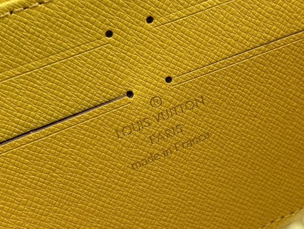 LVコピーウォレット着用イメージ